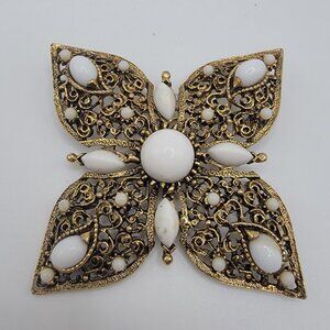 Beautiful Faux Pearl‎ Gold Tone Butterfly Brooch Pin
